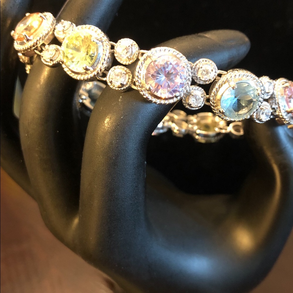 Bracelet costume Swarovski crystals.
